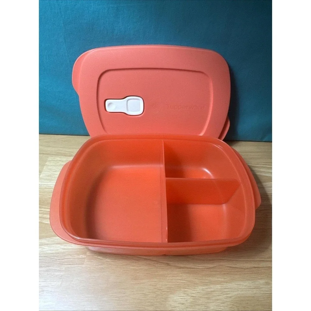 Tupperware Crystalwave plus Stain Guard 4 cup Divided rectangular container New
